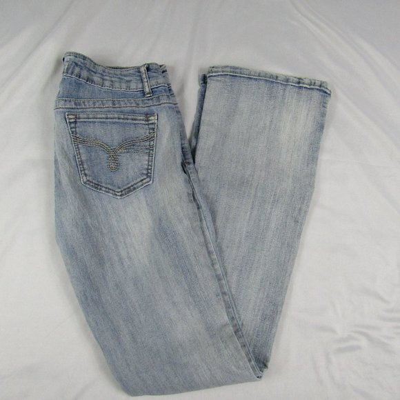 Women's | No Boundaries | Stretchy | Flared Jeans | Size 7 - Picture 5 of 6